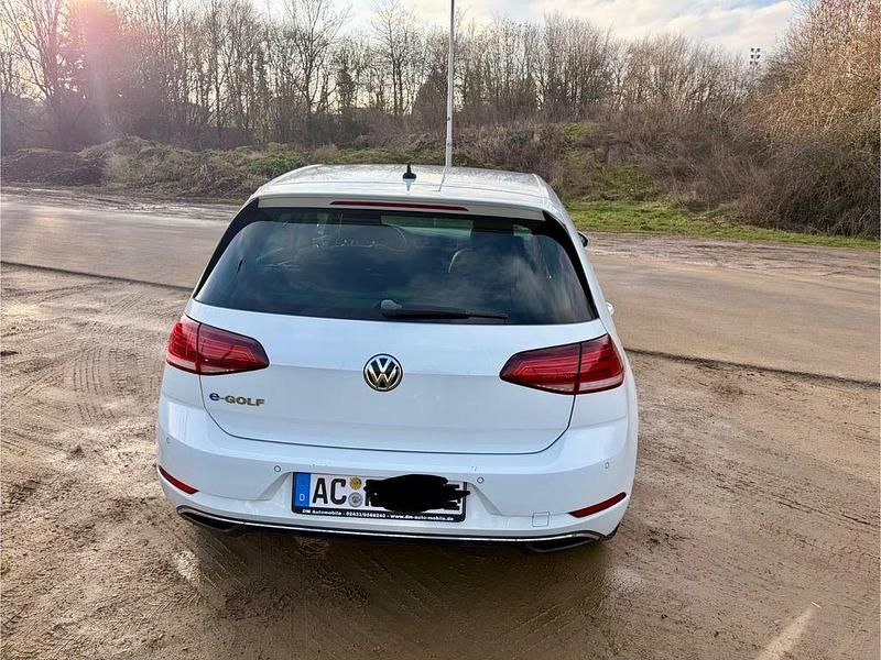 Gebraucht VW Golf 100 kW (136 PS) 2018 Weiß Limousine