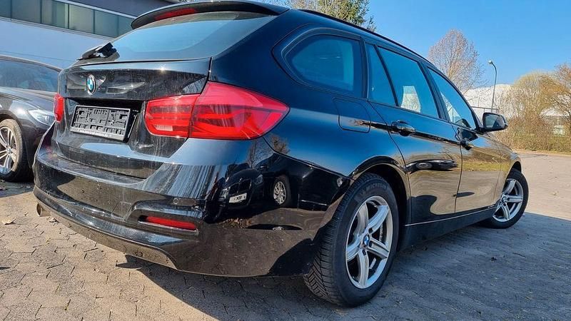 Gebraucht BMW 318 Advantage 136 PS (100 kW) 2018 Schwarz Kombi