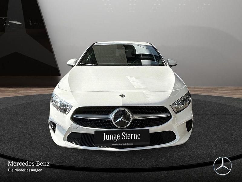 Gebraucht Mercedes A180 Style 116 PS (85 kW) 2022 Weiß Limousine