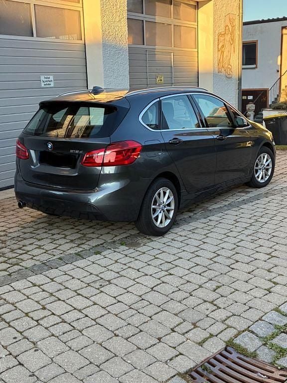 Gebraucht 2016 BMW 218 Active Tourer Advantage Van / Kleinbus | 6.999 € (Fairer Preis) - Bild 1/4