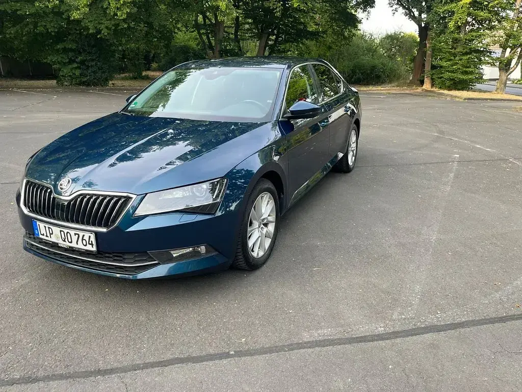 Gebraucht Skoda Superb Style 150 PS (110 kW) 2016 Blau Limousine