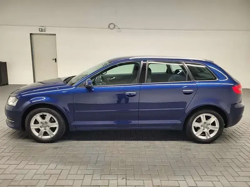 Gebraucht Audi A3 105 PS (77 kW) 2010 Blau Kleinwagen
