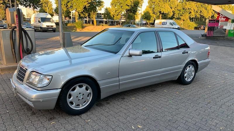 Silber Gebraucht 1998 Mercedes 320 Limousine | 7.250 € - Bild 1/4