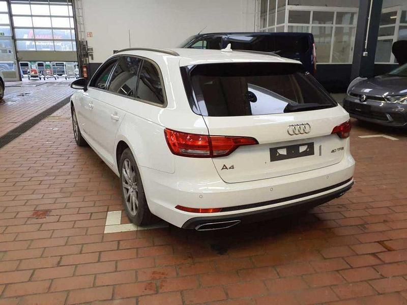 Gebraucht Audi A4 Comfort 190 PS (139 kW) 2018 Weiß Kombi