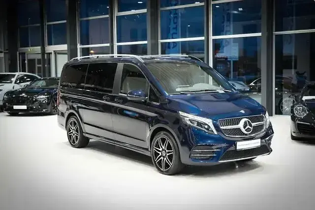 Gebraucht Mercedes V300 AMG line 239 PS (175 kW) 2020 Cavansitblau metallic Van / Kleinbus