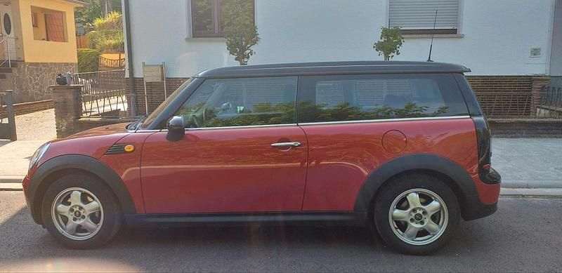 Rot Gebraucht 2008 Mini Cooper Clubman Kombi | 4.400 € (Fairer Preis) - Bild 1/4