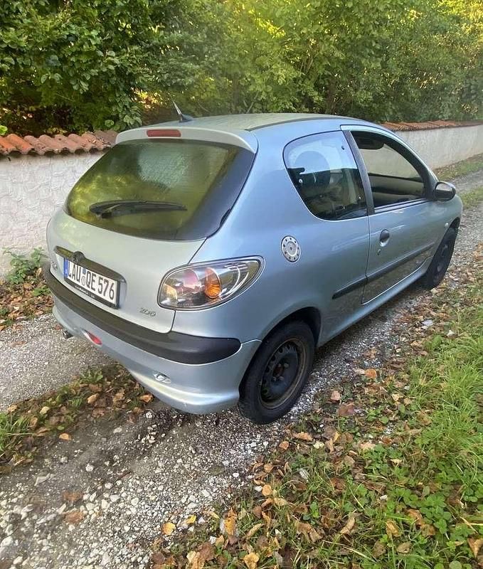 Gebraucht Peugeot 206 75 PS (55 kW) 2001 Limousine
