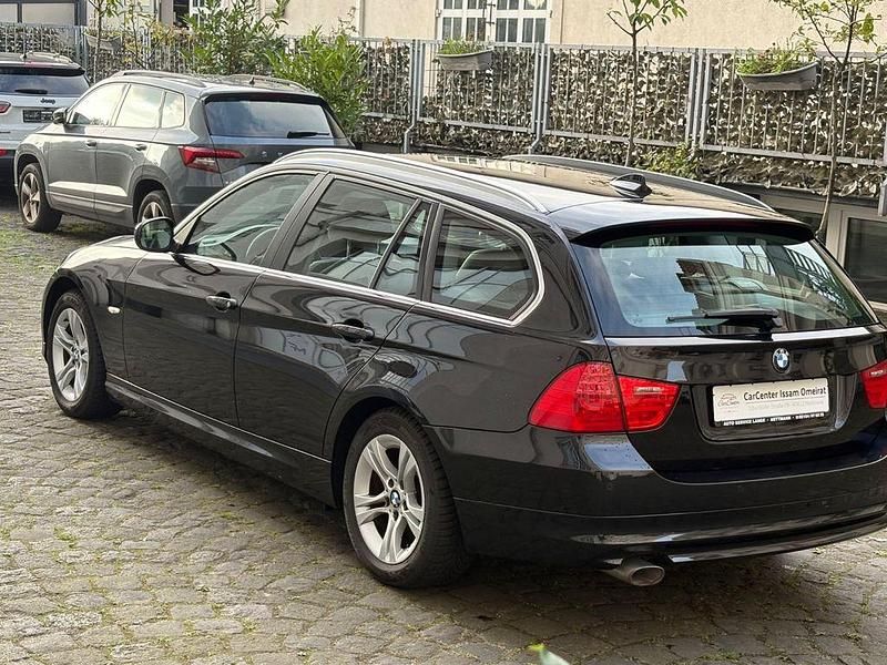 Gebraucht BMW 320 Lifestyle 184 PS (135 kW) 2011 Schwarz Kombi