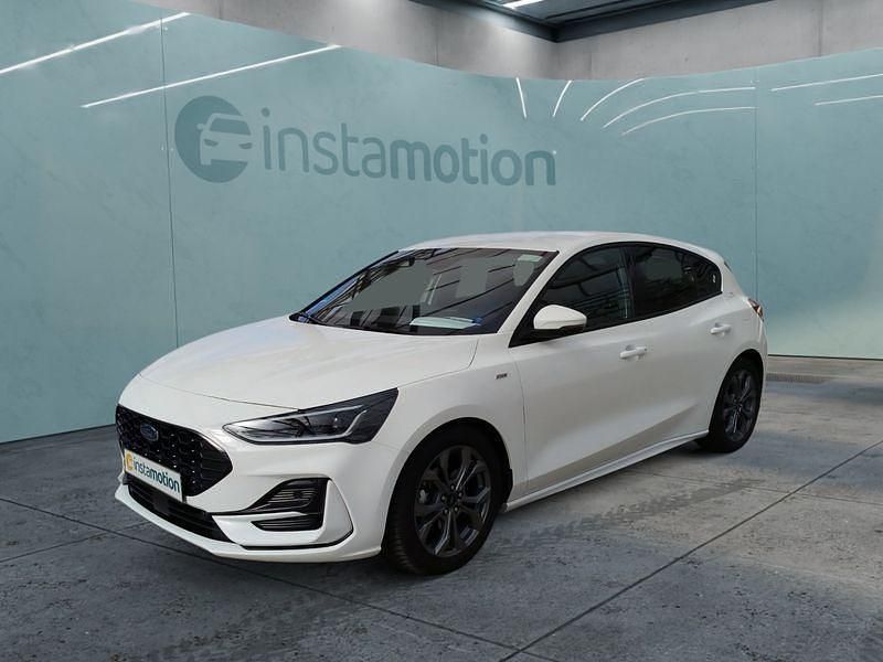 Weiß Gebraucht 2024 Ford Focus ST-Line X Limousine | 26.099 € (Fairer Preis) - Bild 1/4