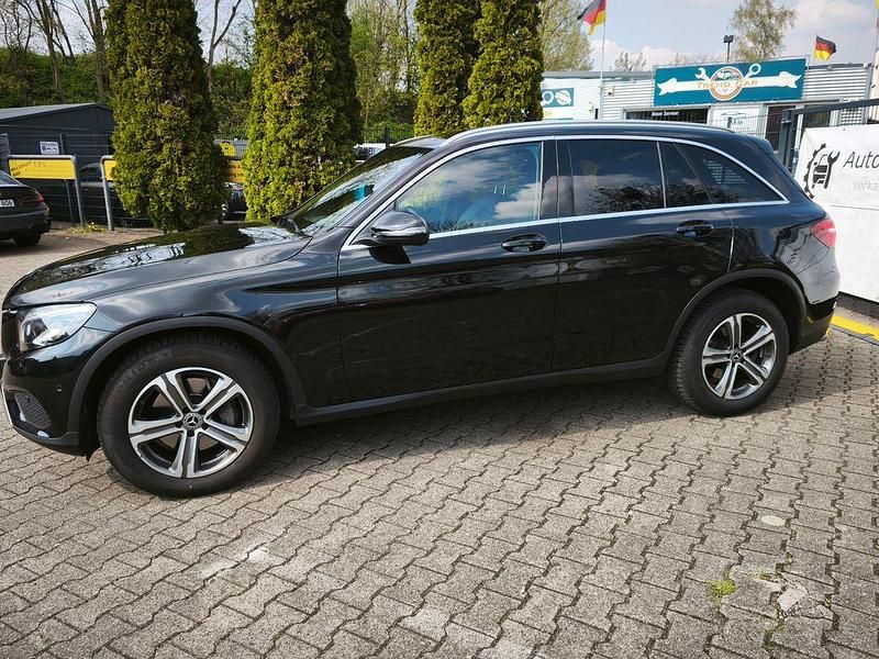 Gebraucht Mercedes GLC250 AMG line 211 PS (155 kW) 2019 Schwarz SUV