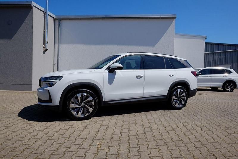 Weiß Gebraucht 2024 Skoda Kodiaq Selection SUV | 38.999 € (Fairer Preis) - Bild 1/4