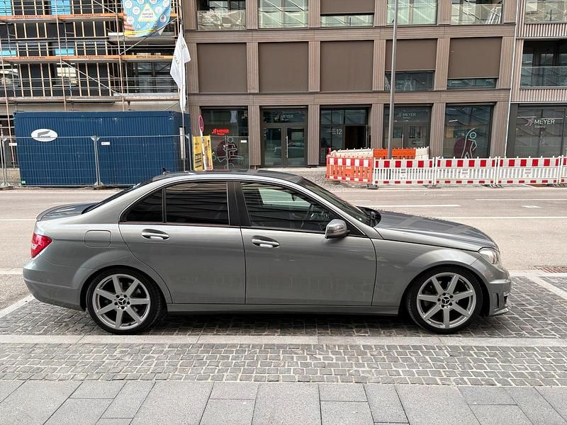 Gebraucht Mercedes C250 204 PS (150 kW) 2012 Grau Limousine