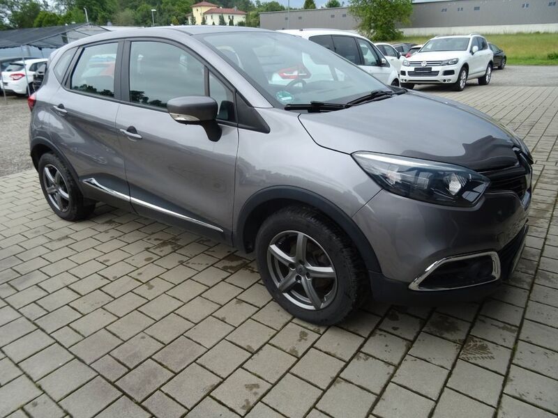 Grau Gebraucht 2014 Renault Captur Experience SUV | 9.690 € (Teuer) - Bild 1/4
