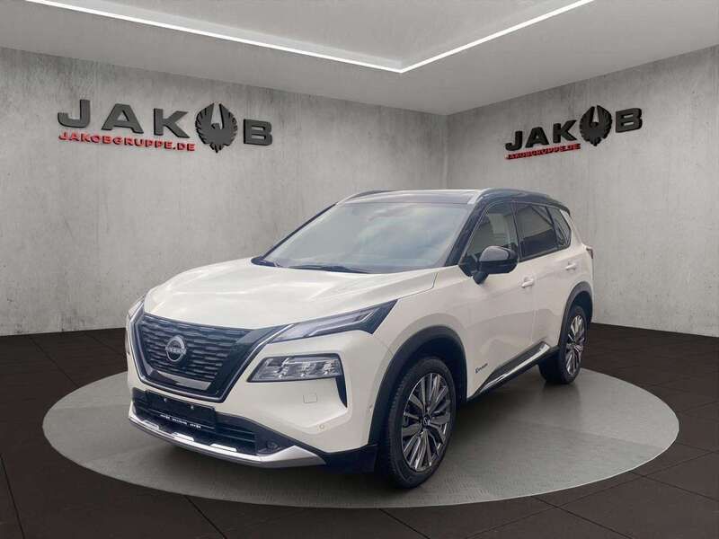 Pearl white/black Gebraucht 2024 Nissan X-Trail Tekna SUV | 44.900 € - Bild 1/4