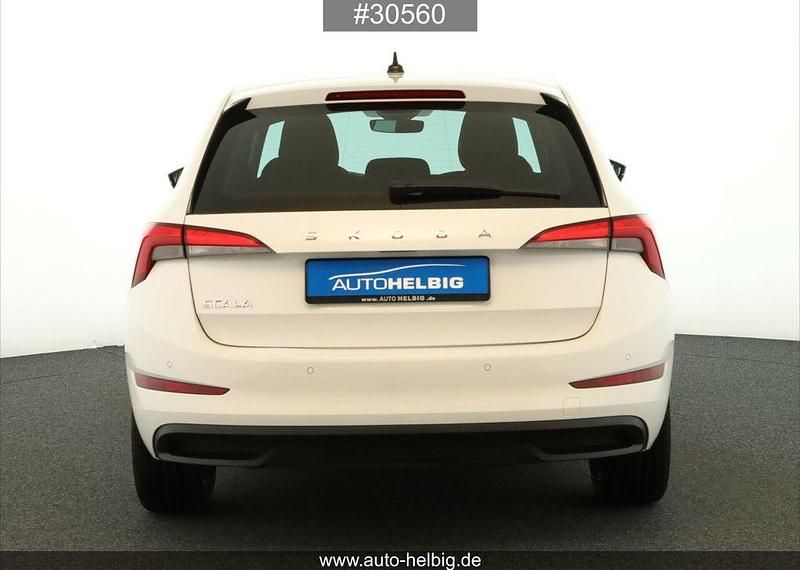 Gebraucht Skoda Scala Tour 150 PS (110 kW) 2022 Candyweiss Kleinwagen