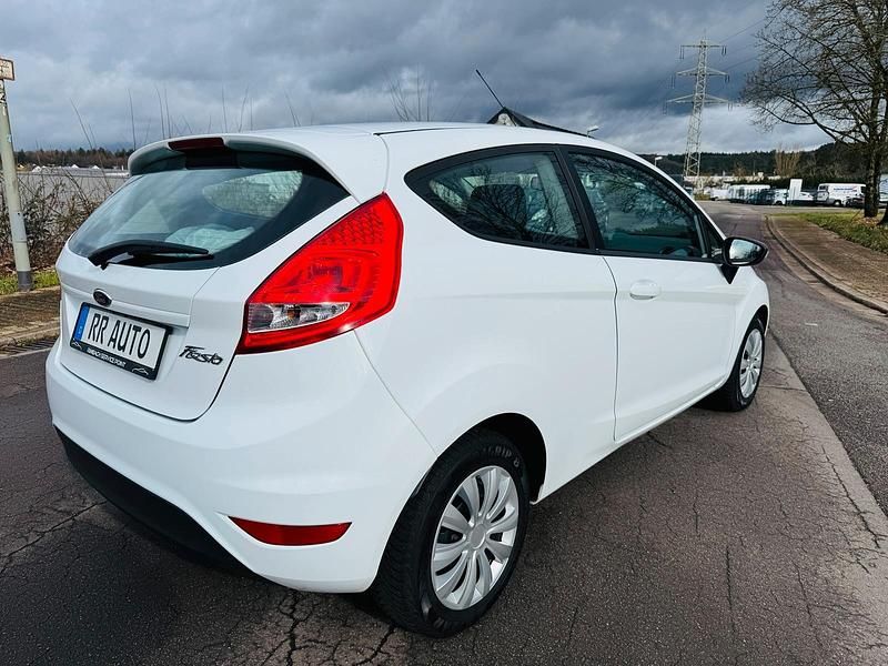 Gebraucht Ford Fiesta 60 PS (44 kW) 2011 Weiß Kleinwagen
