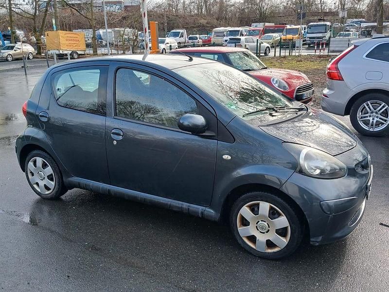 Gebraucht Toyota Aygo 68 PS (50 kW) 2005 Grau Kleinwagen