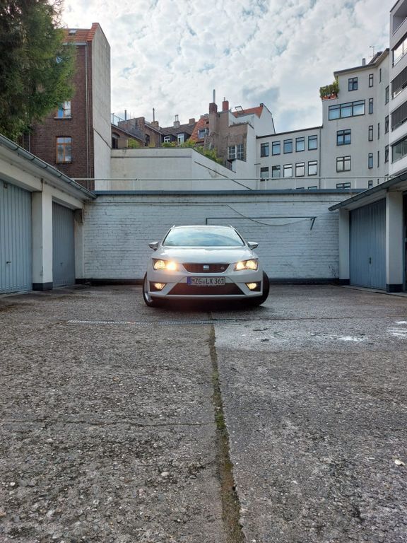 Weiß Gebraucht 2016 Seat Leon ST FR Kombi | 8.999 € (Fairer Preis) - Bild 1/4