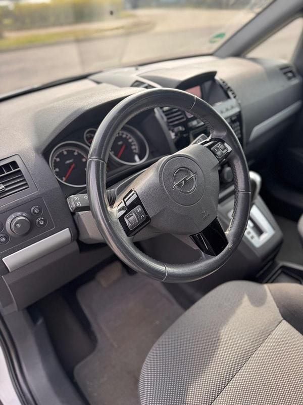 Gebraucht Opel Zafira Edition 150 PS (110 kW) 2011 Weiß Van / Kleinbus