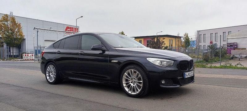Schwarz Gebraucht 2012 BMW 530 Gran Turismo M Sport Limousine | 15.199 € (Fairer Preis) - Bild 1/4
