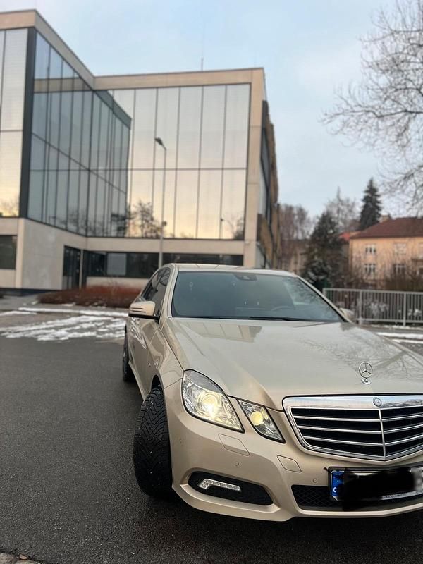 Gebraucht Mercedes E250 Avantgarde 204 PS (150 kW) 2009 Limousine