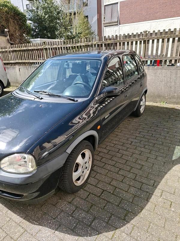 Second-hand Opel Corsa Eco 65 CP (47 kW) 2000 Negru Hatchback