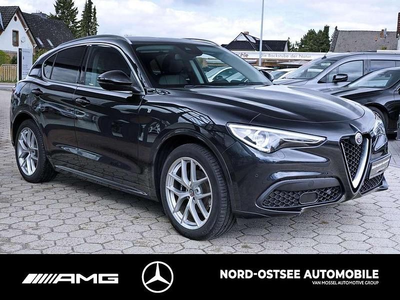 Gebraucht Alfa Romeo Stelvio Lusso 209 PS (153 kW) 2021 Schwarz SUV