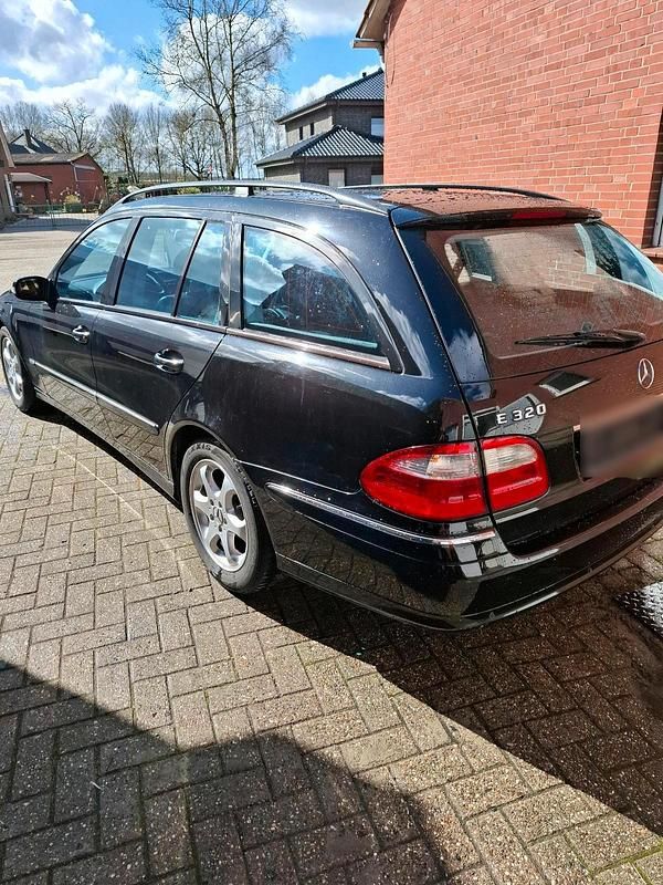 Gebraucht Mercedes E320 226 PS (166 kW) 2004 Schwarz Kombi
