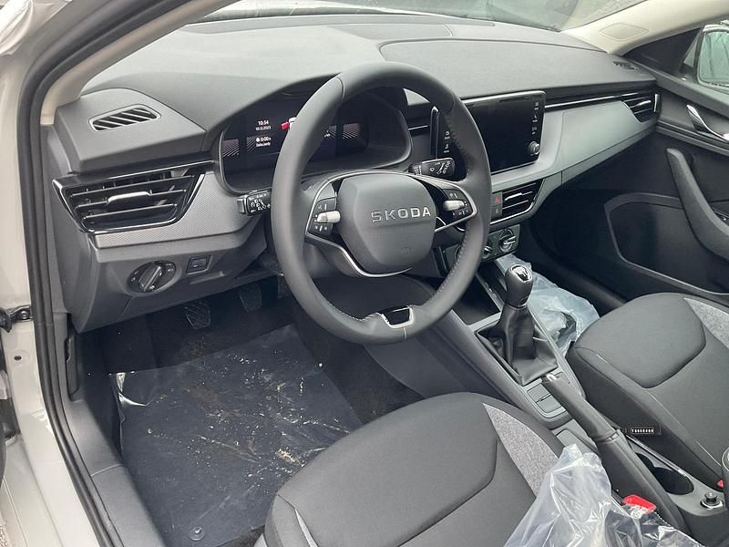 Stahlgrau Neu 2025 Skoda Scala Essence Kleinwagen | 21.184 € (Fairer Preis) - Bild 1/2