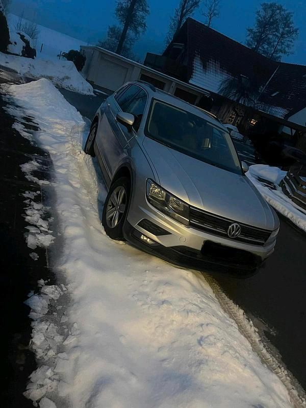 Gebraucht VW Tiguan 150 PS (110 kW) 2020 Silber SUV