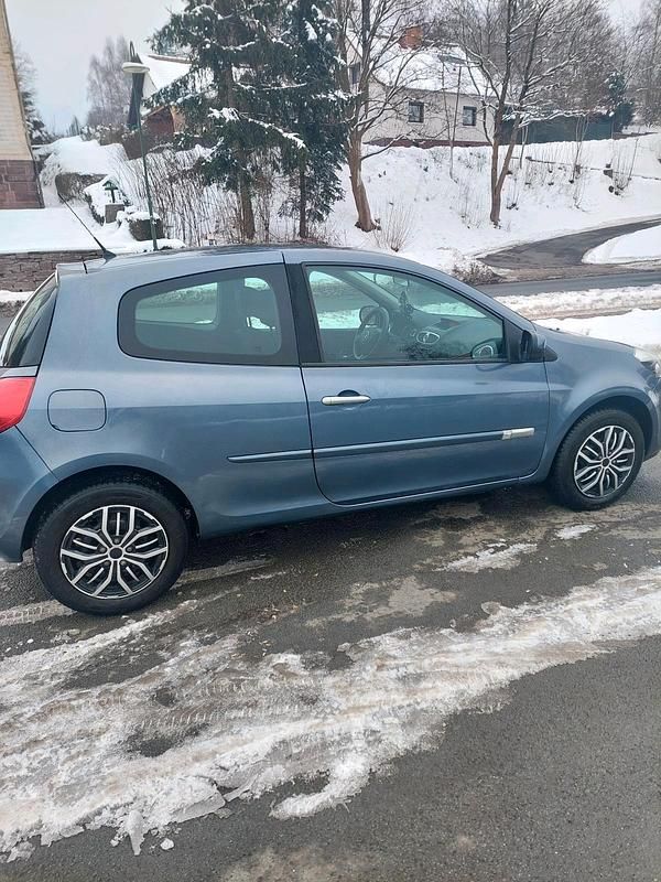 Gebraucht Renault Clio II 75 PS (55 kW) 2009 Blau Limousine