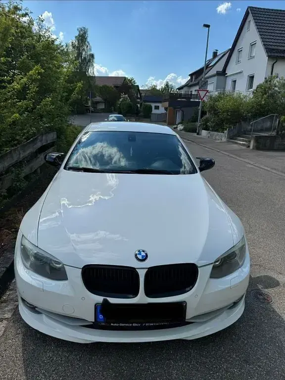 Gebraucht BMW 325 218 PS (160 kW) 2010 Weiß Coupé
