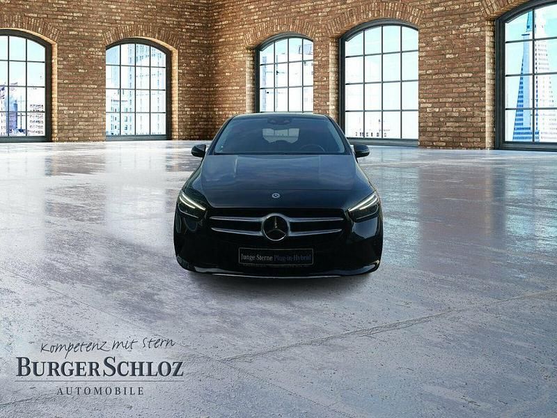 Second-hand Mercedes E250 Progressive 160 CP (117 kW) 2022 Negru Berlinǎ