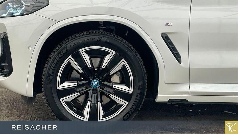Gebraucht BMW iX3 Impressive 210 kW (286 PS) 2023 Mineralweiß metallic SUV