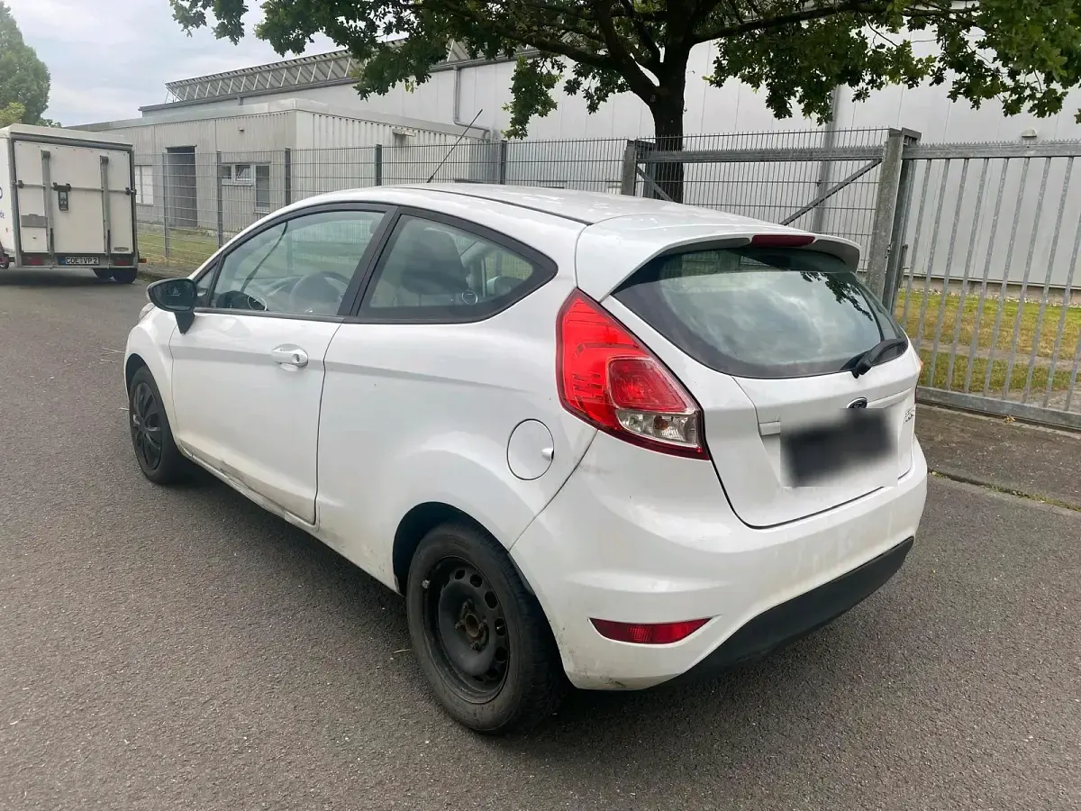 Gebraucht Ford Fiesta 60 PS (44 kW) 2013 Weiß Limousine