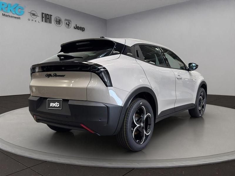 Uusi Alfa Romeo Junior Tech Edition 114 kW (156 HP) 2026 Peessi Katumaasturi