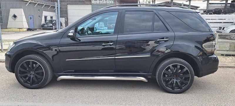 Schwarz Gebraucht 2006 Mercedes ML280 SUV | 7.300 € (Fairer Preis) - Bild 1/4