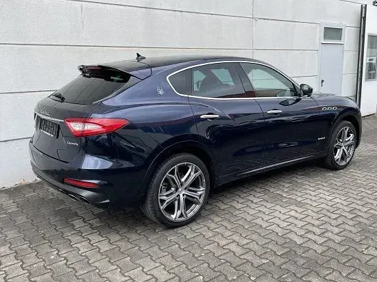 Gebraucht Maserati Levante 430 PS (316 kW) 2020 Dunkelblau metallic SUV