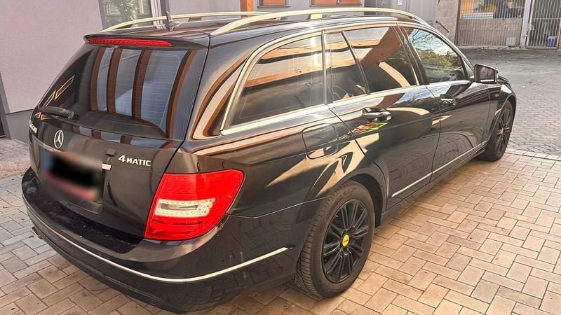Gebraucht Mercedes C250 204 PS (150 kW) 2014 Schwarz Kombi