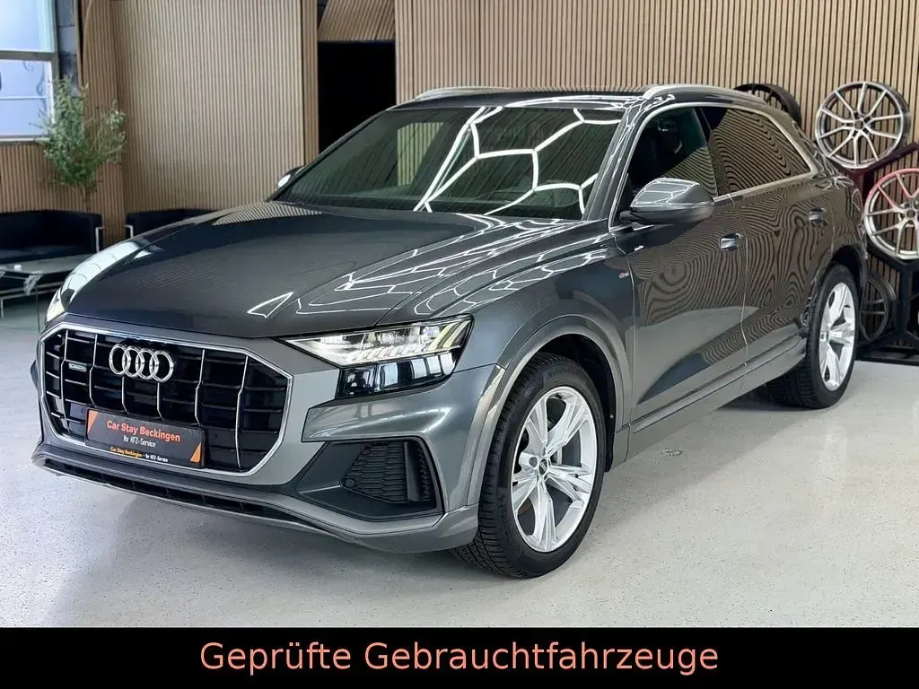 Używany Audi Q8 S-line plus 231 KM (169 kW) 2022 Szary SUV