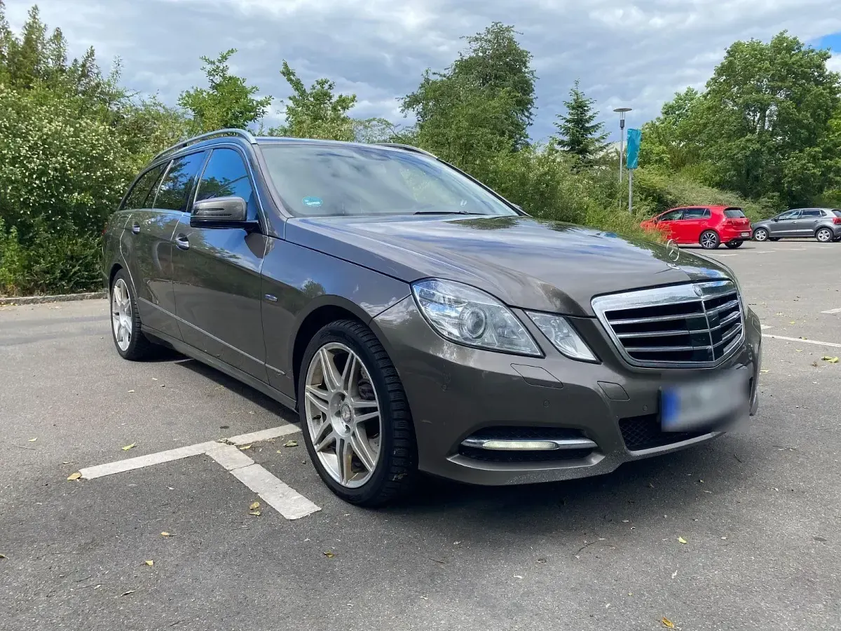 Gebraucht Mercedes E350 Avantgarde 306 PS (225 kW) 2012 Grau Kombi