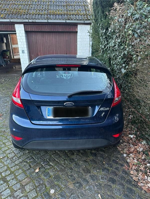 Gebraucht Ford Fiesta 60 PS (44 kW) 2012 Blau Kleinwagen