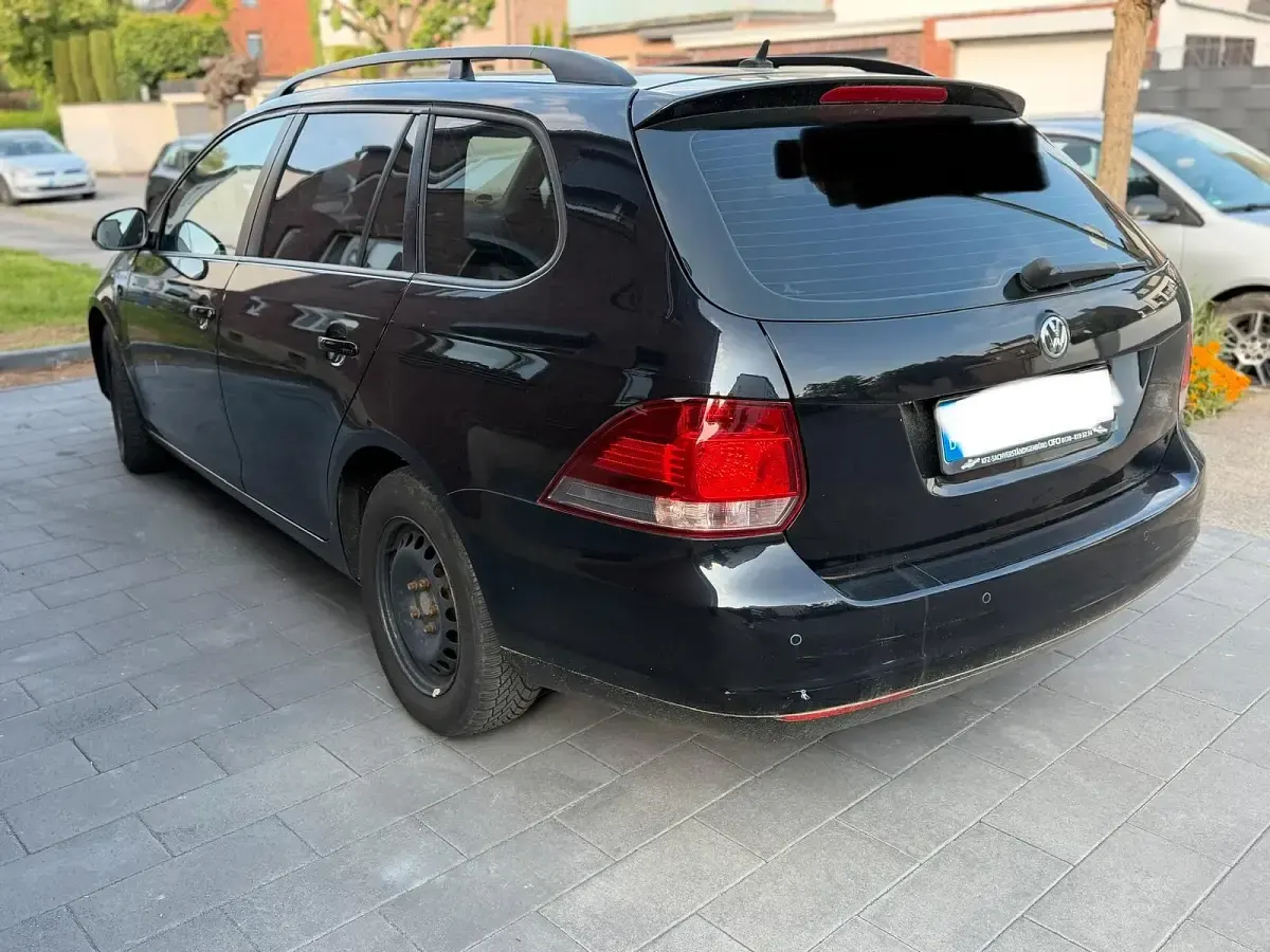 Gebraucht VW Golf VI 105 PS (77 kW) 2010 Schwarz Kleinwagen