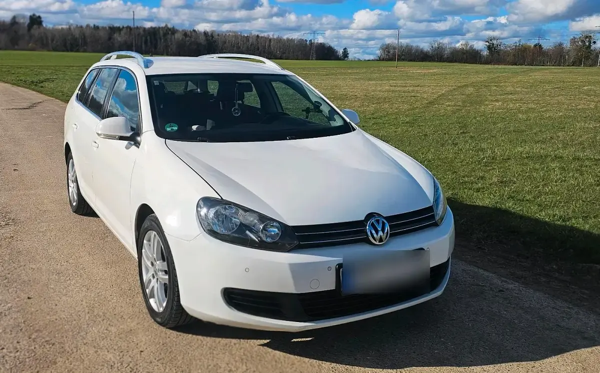 Gebraucht VW Golf VIII 105 PS (77 kW) 2025 Weiß Kombi