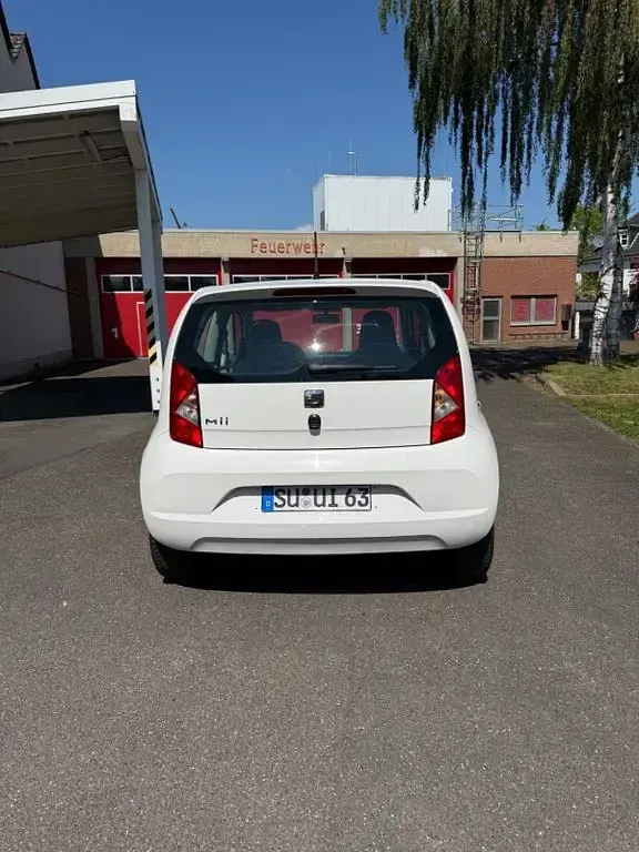 Używany Seat Mii 60 KM (44 kW) 2014 Biały Hatchback