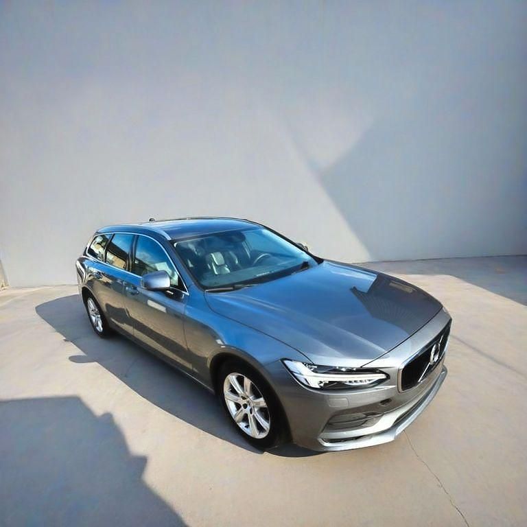 Grau Gebraucht 2017 Volvo V90 Momentum Kombi | 9.200 € - Bild 1/4