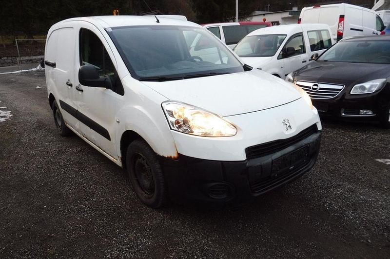 Gebraucht Peugeot Partner Comfort 75 PS (55 kW) 2014 Weiß Van / Kleinbus