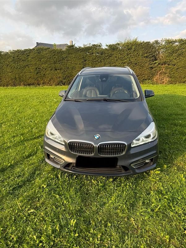 Grau Gebraucht 2016 BMW 220 Kombi | 14.800 € (Fairer Preis) - Bild 1/4