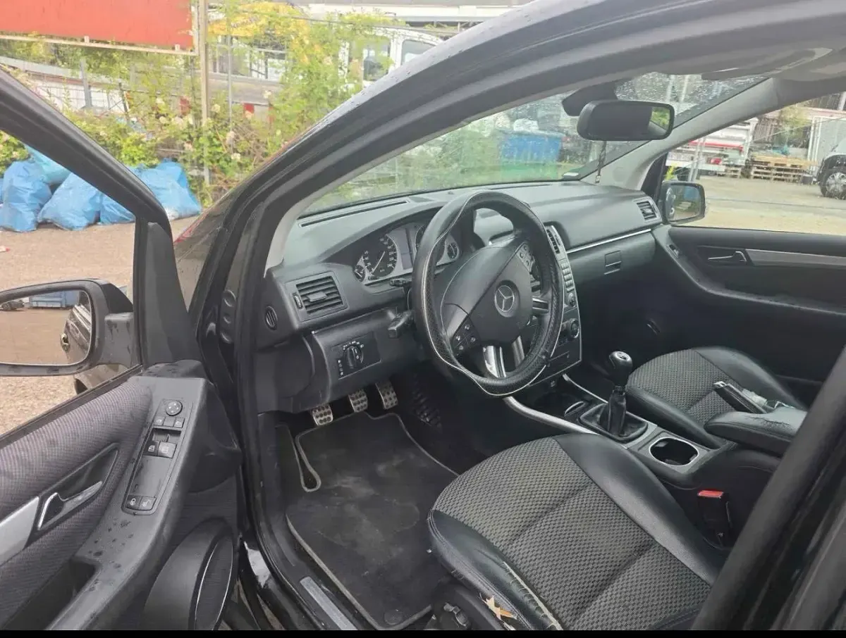 Gebraucht Mercedes B200 140 PS (102 kW) 2009 Schwarz Van / Kleinbus