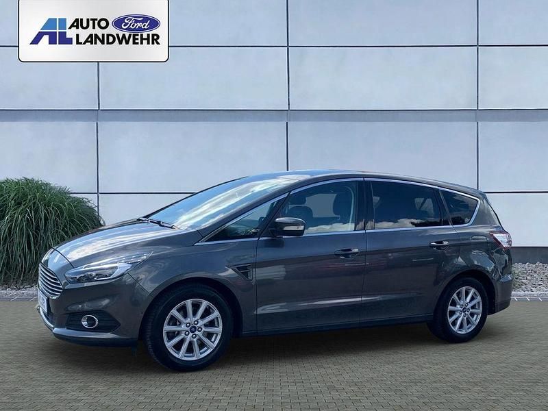 Gebraucht Ford S-MAX Titanium 190 PS (139 kW) 2019 Grau Van / Kleinbus